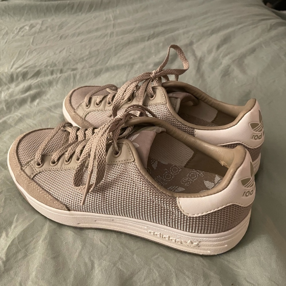 Adidas Rod Laver Shoe - Size 5.5